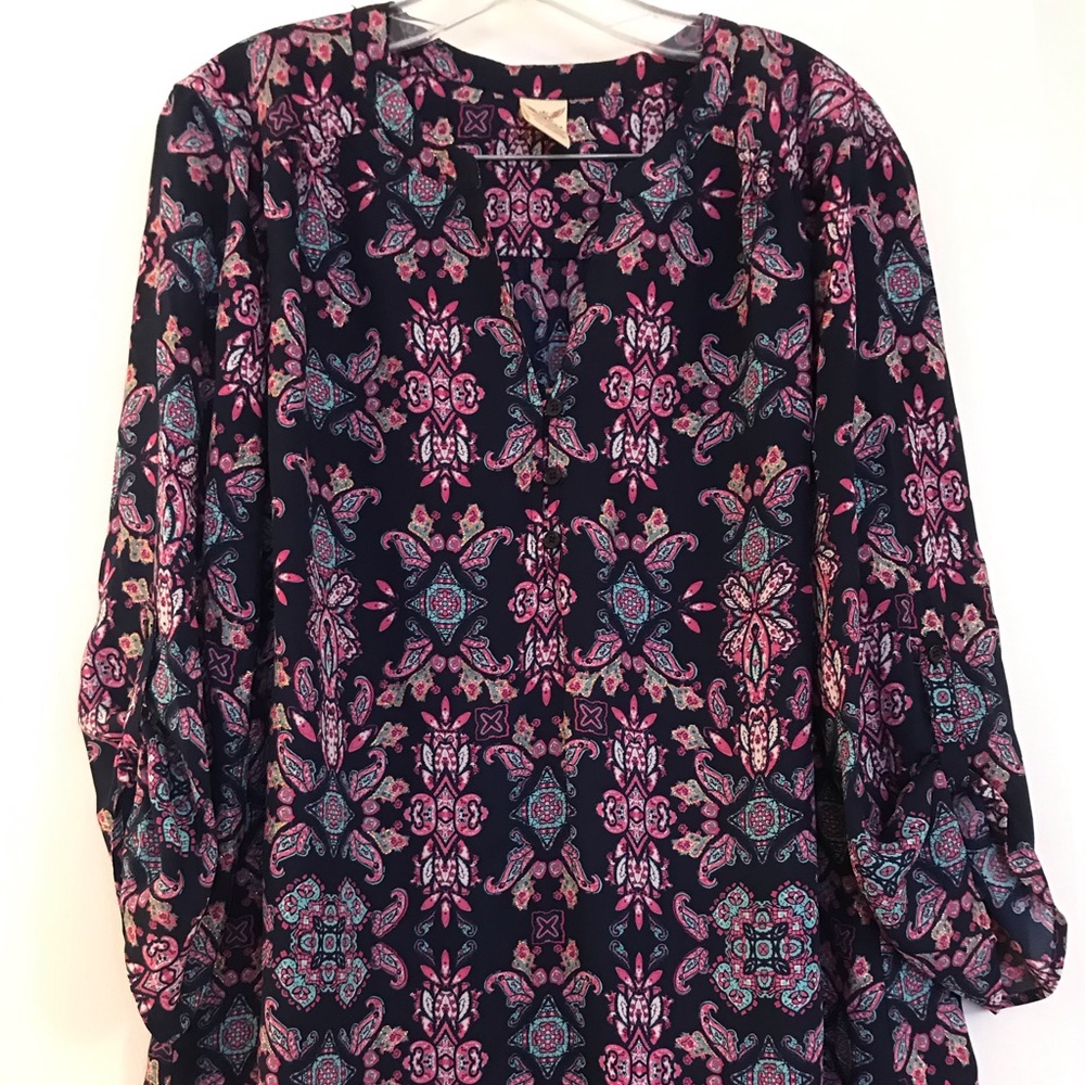 Beautiful Blouse - Picture 2 of 3
